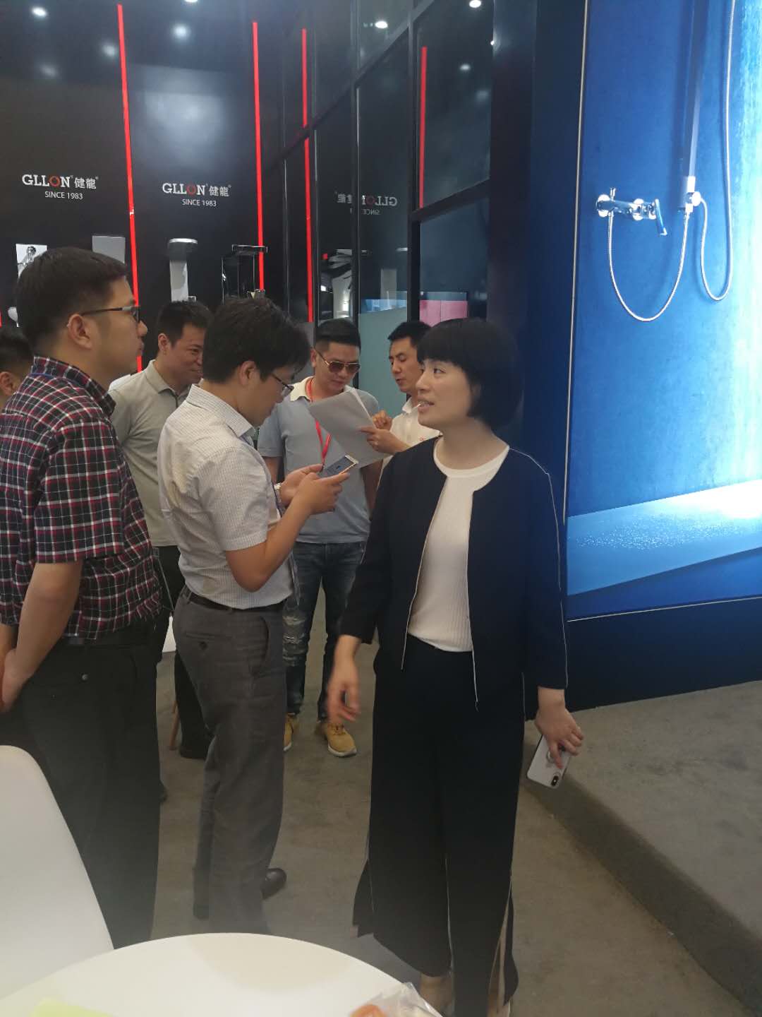 玉環(huán)市副市長李丹佳一行參觀第24屆中國國際廚房衛(wèi)浴設(shè)施博覽會(huì)
