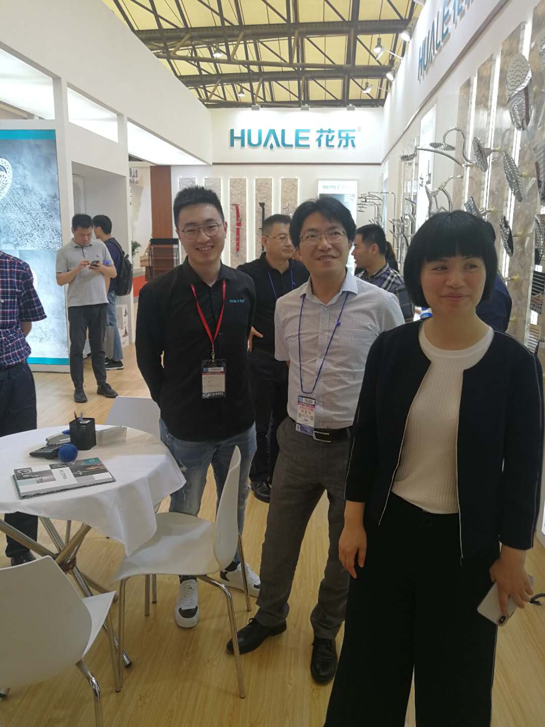 玉環(huán)市副市長李丹佳一行參觀第24屆中國國際廚房衛(wèi)浴設(shè)施博覽會(huì)